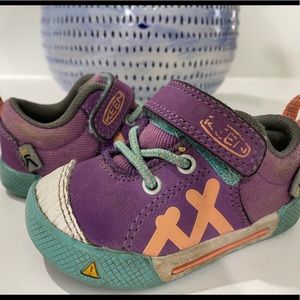 Keen sneakers size 4